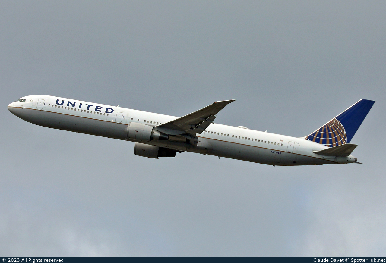 Photo of N76054 - Boeing 767-424(ER) operated by United Airlines