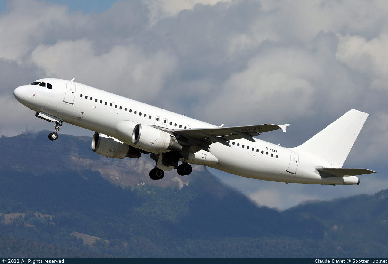Photo of YL-LCU - Airbus A320-214 operated by easyJet (opb SmartLynx Airlines)