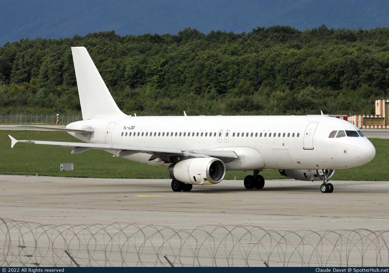 Photo of YL-LDD - Airbus A320-232 operated by easyJet Europe (opb SmartLynx Airlines)