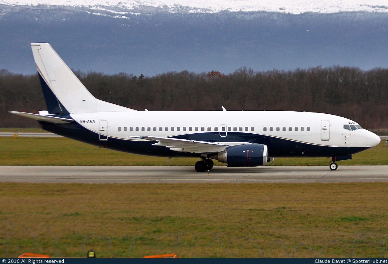 Photo of 9H-AHA - Boeing 737-505 operated by Volotea (opb AirX Charter)