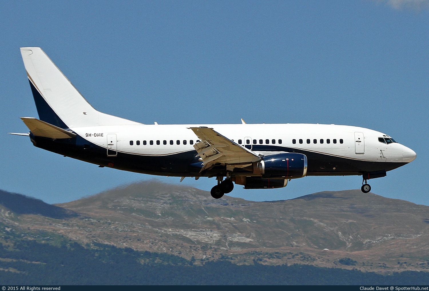 Photo of 9H-OME - Boeing 737-505 operated by Volotea (opb AirX Charter)