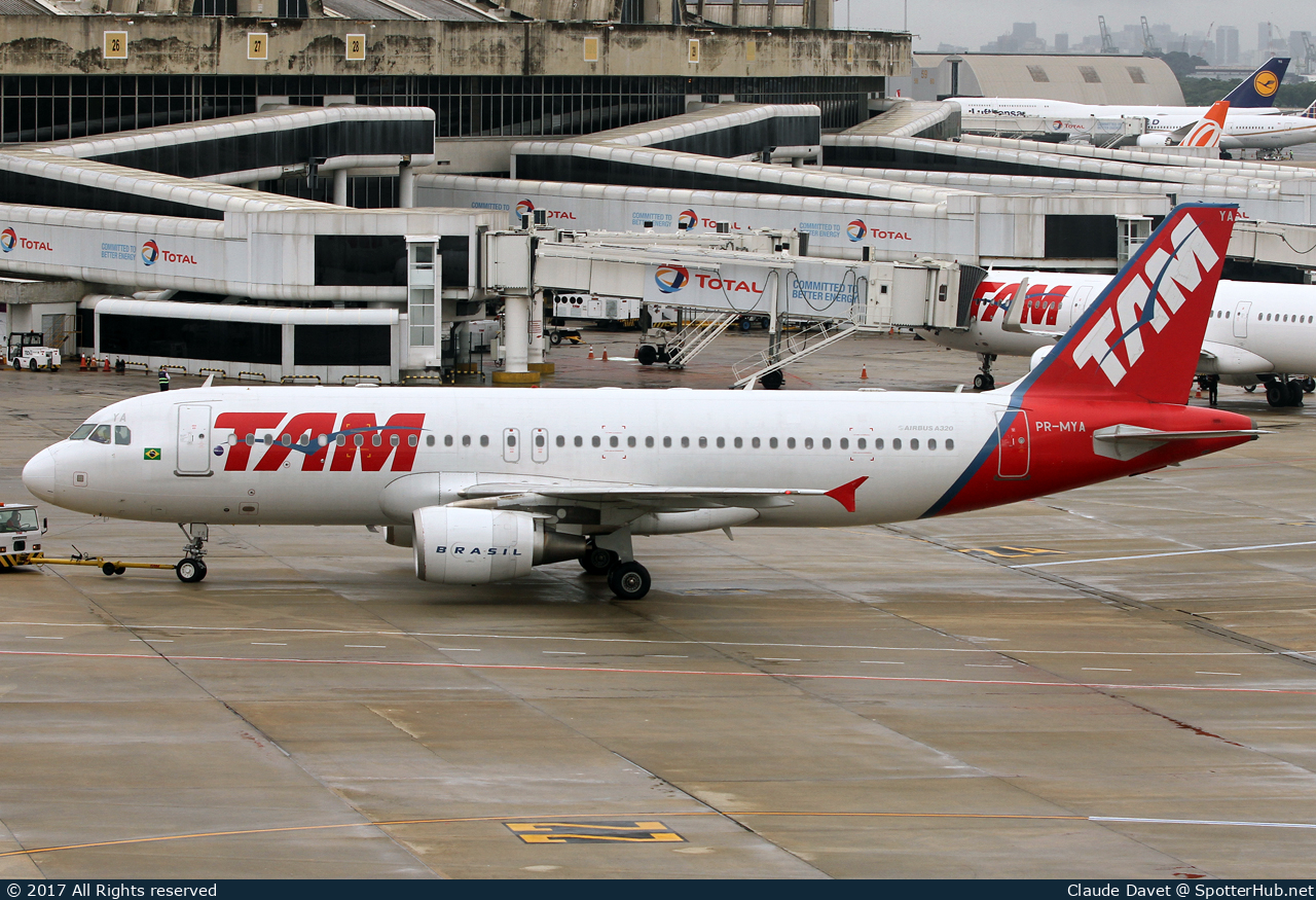 Photo of PR-MYA - Airbus A320-214 operated by LATAM Airlines Brasil