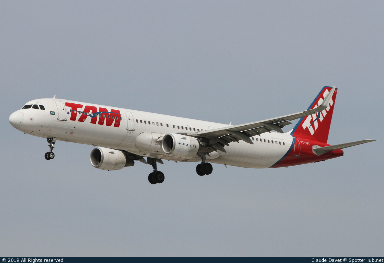 Photo of PT-XPG - Airbus A321-211 operated by LATAM Airlines Brasil