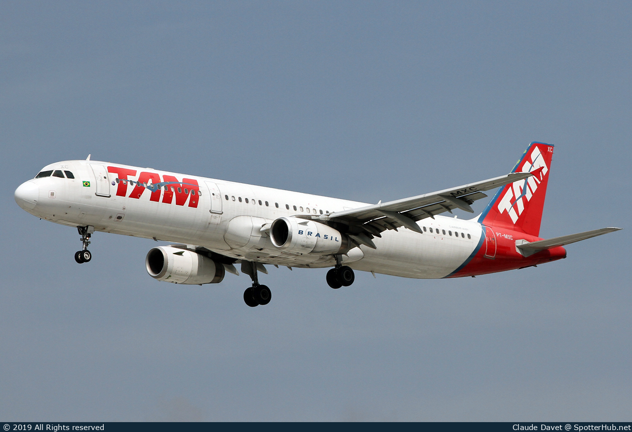 Photo of PT-MXC - Airbus A321-231 operated by LATAM Airlines Brasil