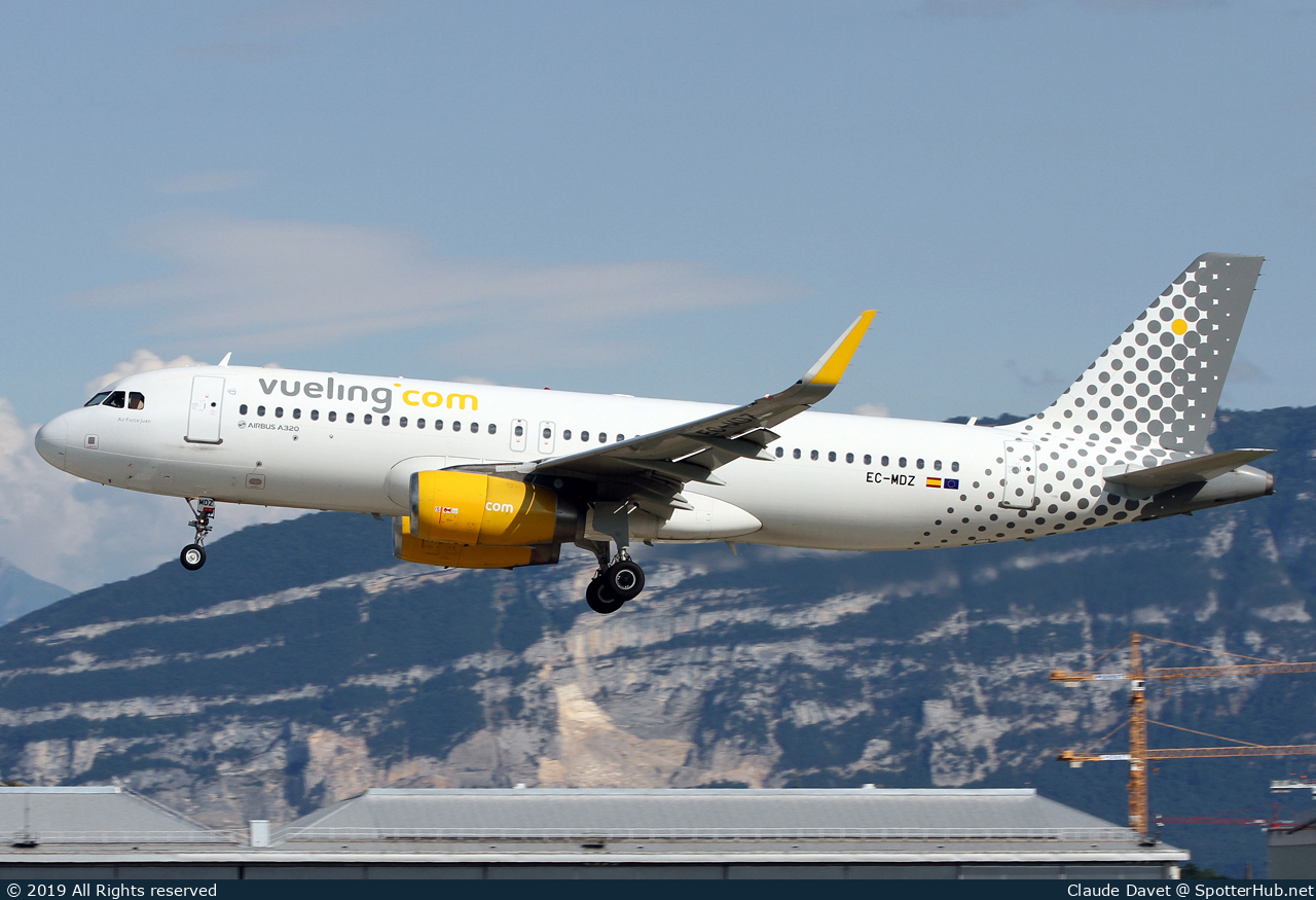 Photo of EC-MDZ - Airbus A320-232 operated by Vueling