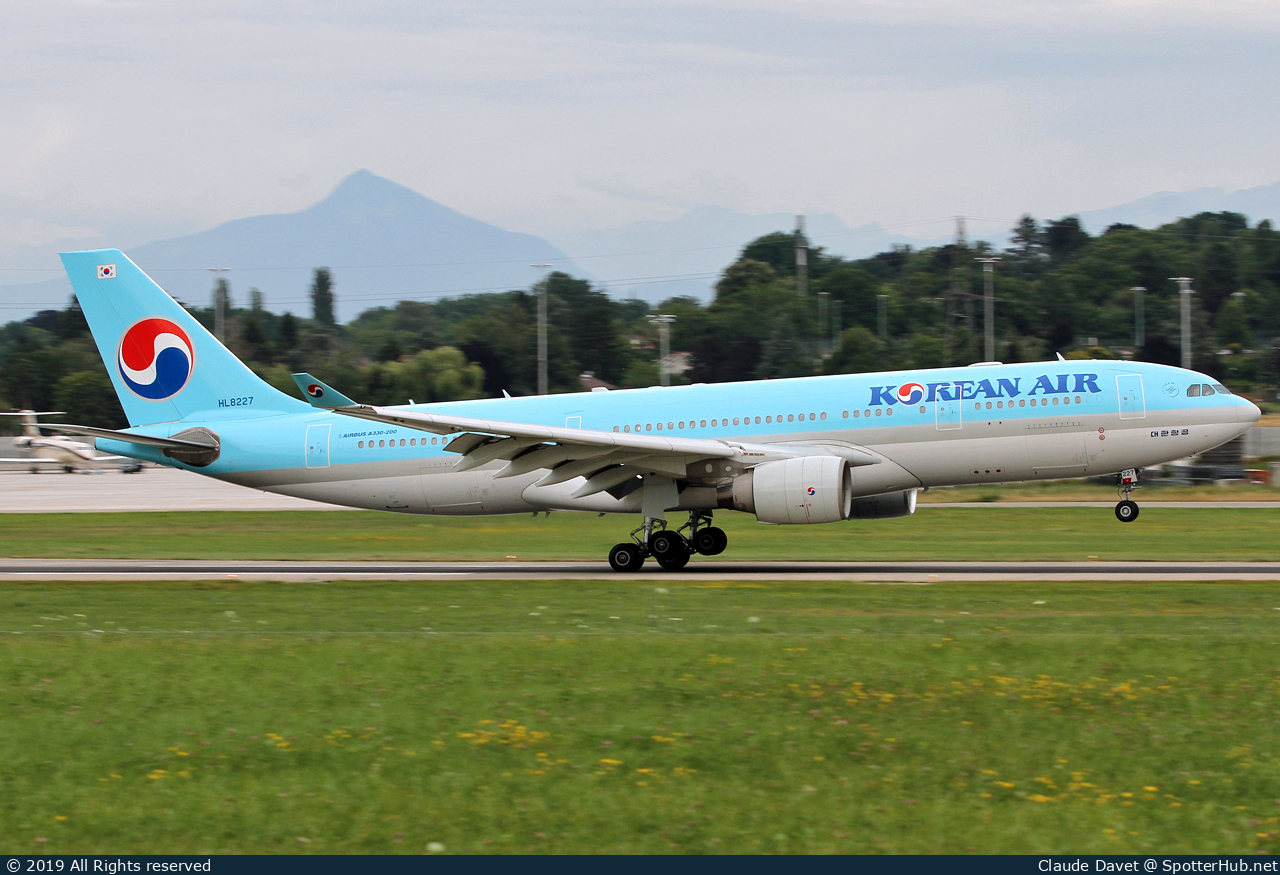 Photo of HL8227 - Airbus A330-223 operated by Korean Air