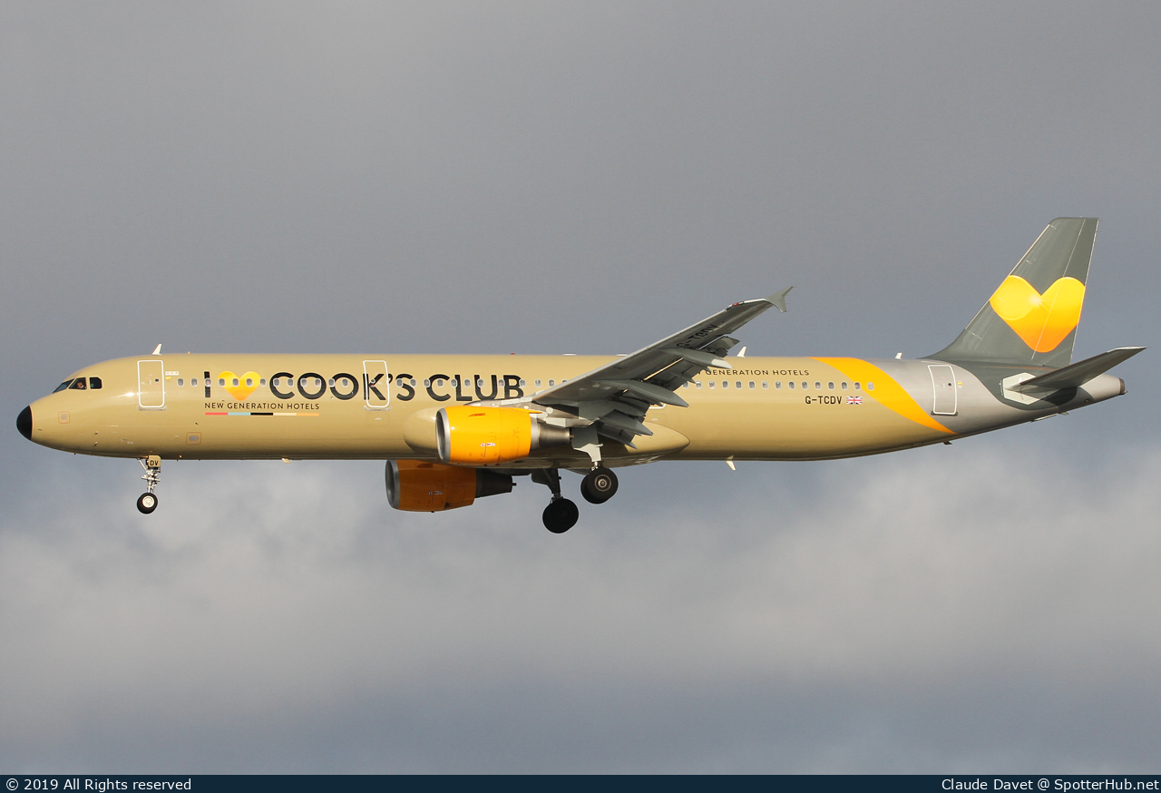 Photo of G-TCDV - Airbus A321-211 operated by Thomas Cook Airlines
