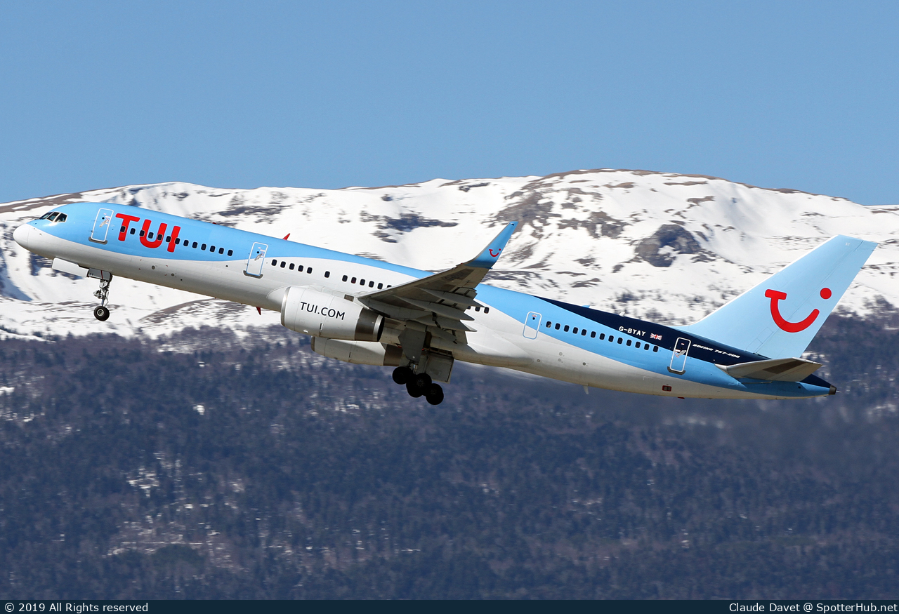 Photo of G-BYAY - Boeing 757-204 operated by TUI Airways