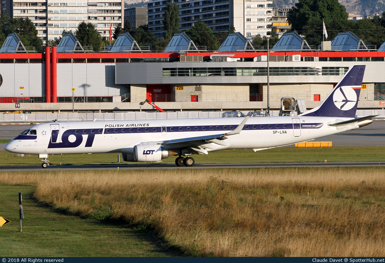 Photo of SP-LNA - Embraer ERJ-195LR operated by LOT Polish Airlines