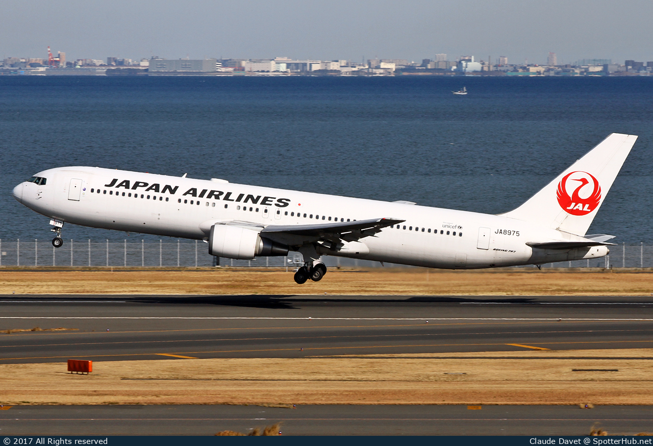 Photo of JA8975 - Boeing 767-346 operated by Japan Airlines