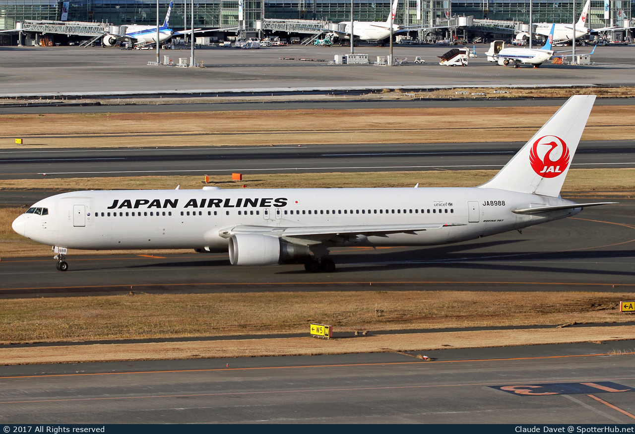 Photo of JA8988 - Boeing 767-346 operated by Japan Airlines