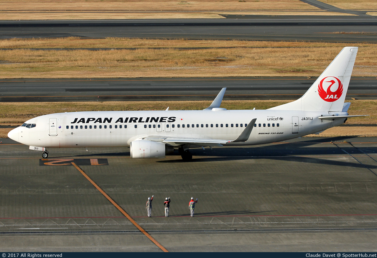 Photo of JA311J - Boeing 737-846 operated by Japan Airlines