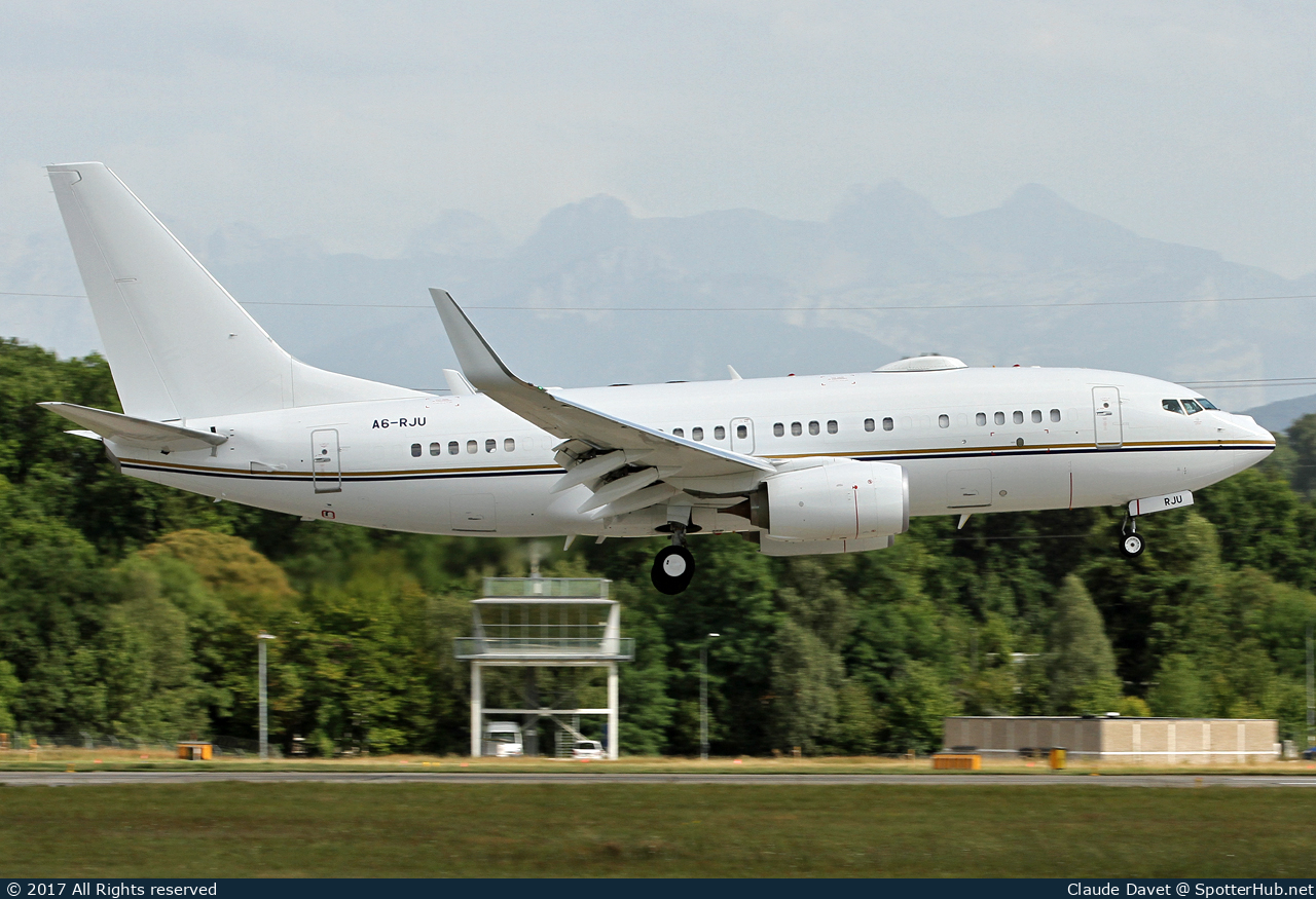 Photo of A6-RJU - Boeing 737-77W(BBJ) operated by Royal Jet