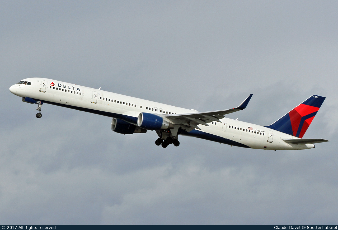 Photo of N582NW - Boeing 757-351 operated by Delta Air Lines