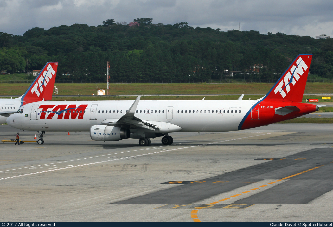 Photo of PT-MXO - Airbus A321-231 operated by LATAM Airlines Brasil