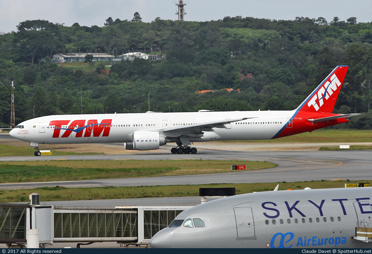 Photo of PT-MUI - Boeing 777-32W(ER) operated by LATAM Airlines Brasil