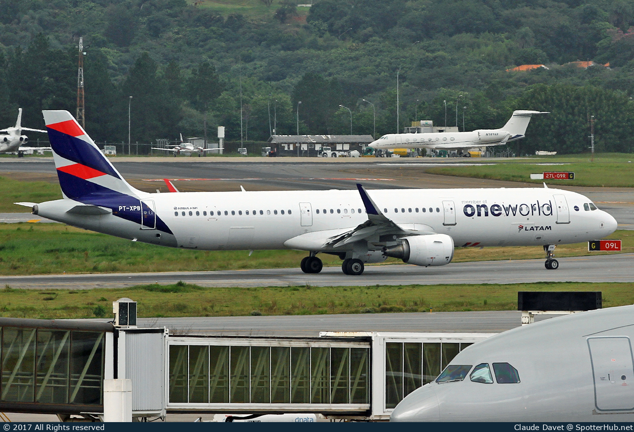 Photo of PT-XPB - Airbus A321-211 operated by LATAM Airlines Brasil