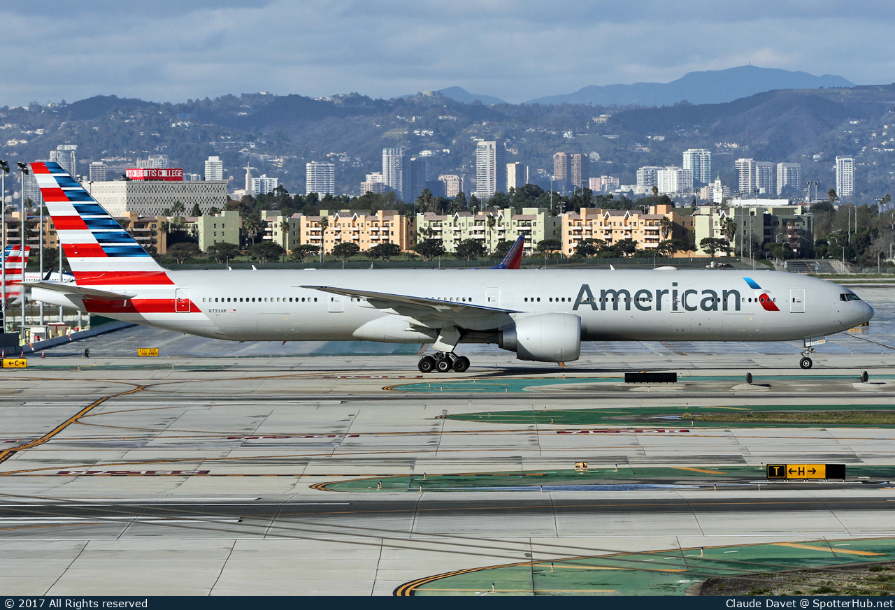 Photo of N733AR - Boeing 777-323(ER) operated by American Airlines