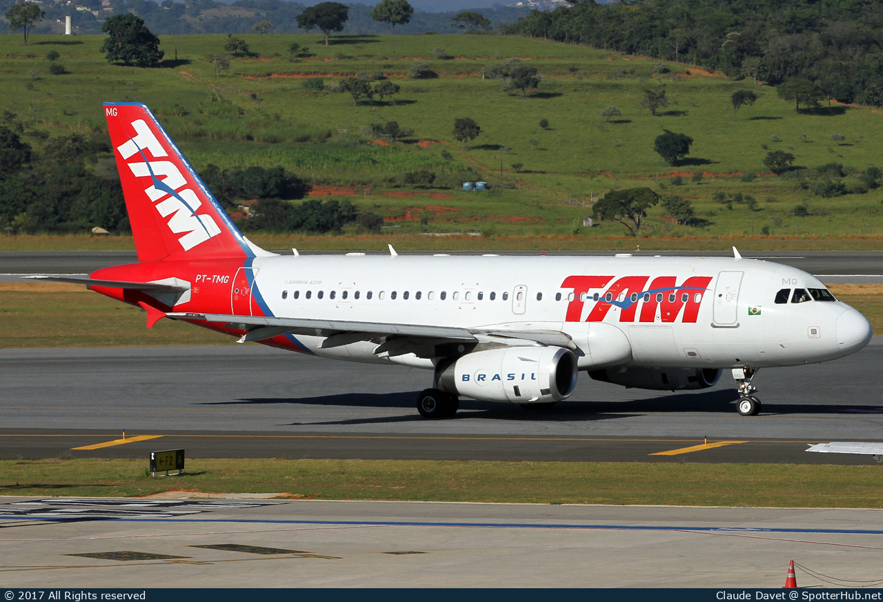 Photo of PT-TMG - Airbus A319-132 operated by TAM Linhas Aéreas