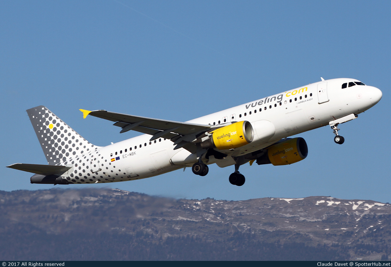 Photo of EC-MBK - Airbus A320-214 operated by Vueling