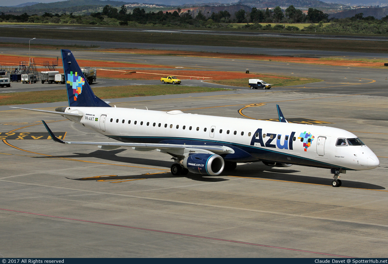 Photo of PR-AXT - Embraer ERJ-195LR operated by Azul
