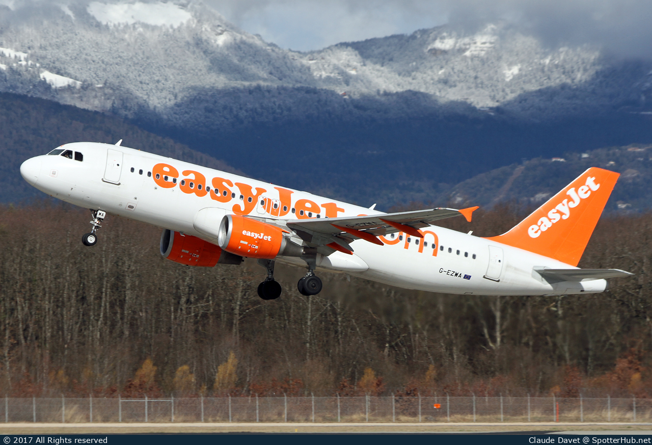 Photo of G-EZWA - Airbus A320-214 operated by easyJet
