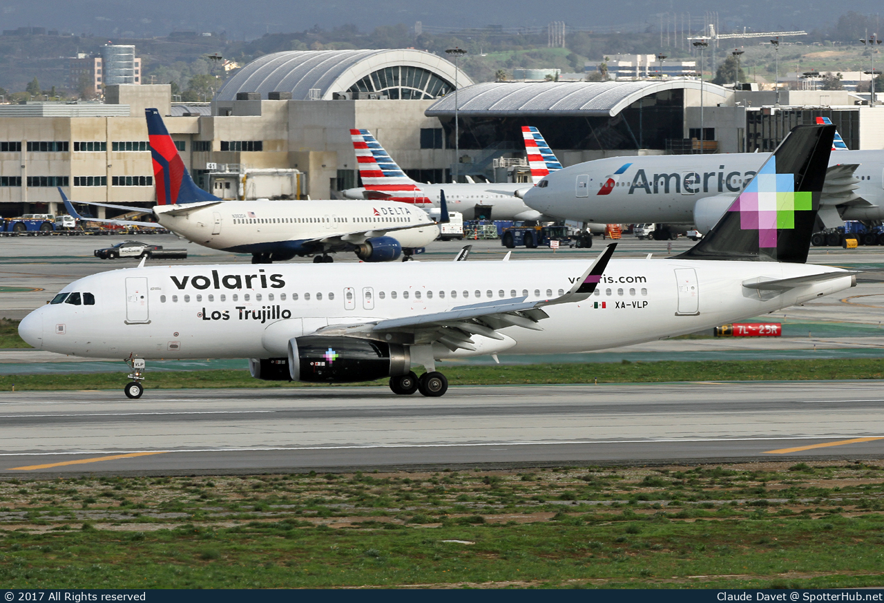 Photo of XA-VLP - Airbus A320-233 operated by Volaris