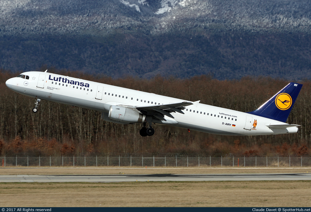 Photo of D-AIRY - Airbus A321-131 operated by Lufthansa