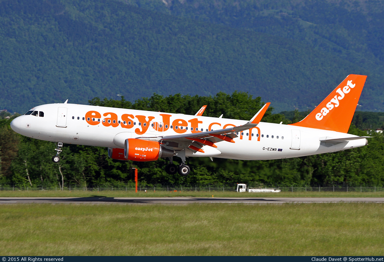 Photo of G-EZWR - Airbus A320-214 operated by easyJet