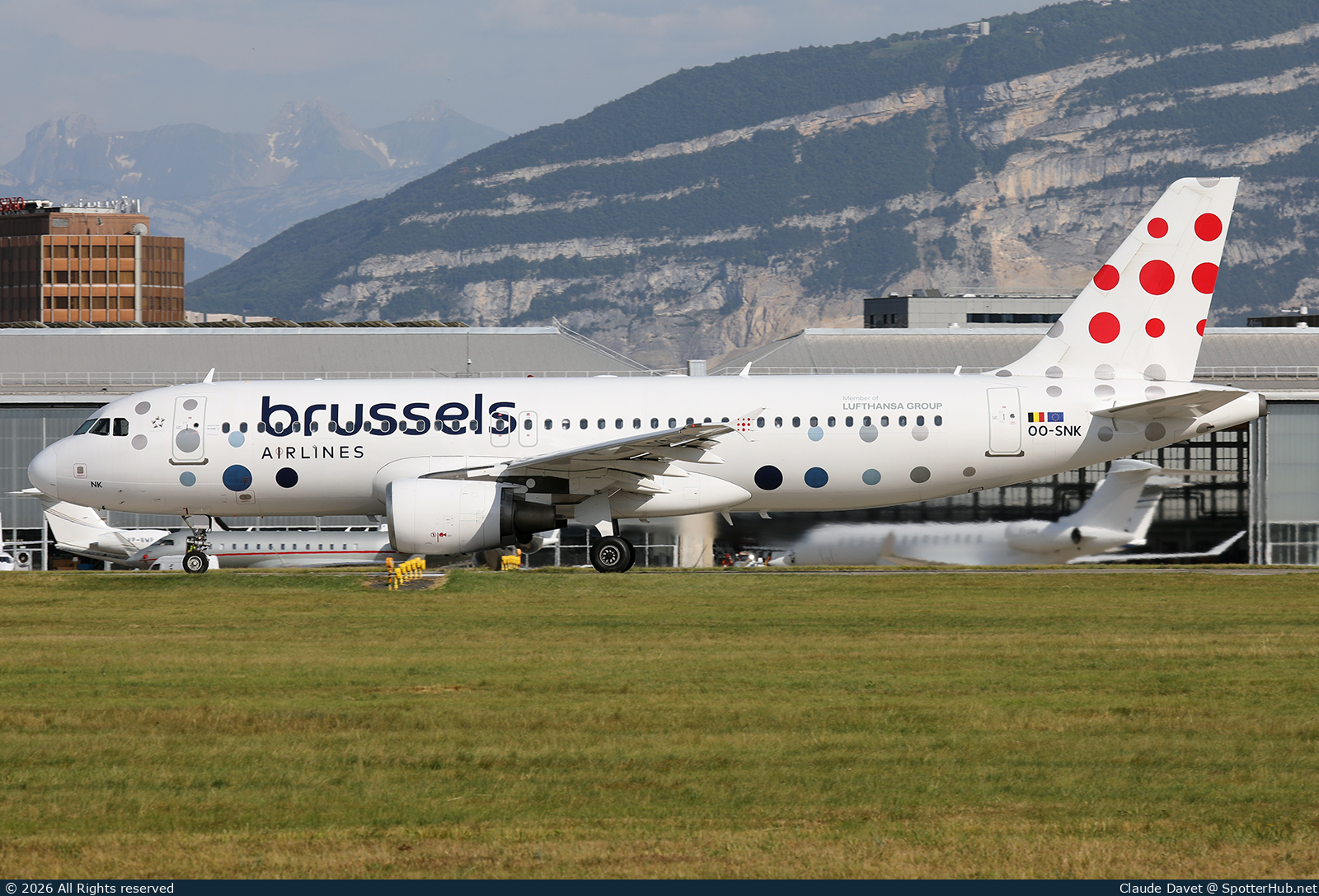 Photo of OO-SNK - Airbus A320-214 operated by Brussels Airlines