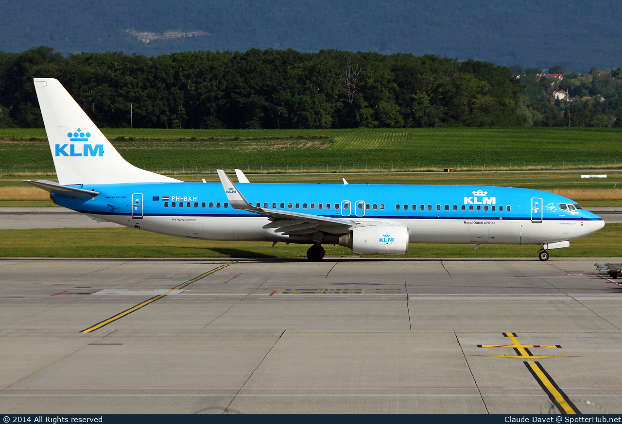 Photo of PH-BXH - Boeing 737-8K2 operated by KLM Royal Dutch Airlines