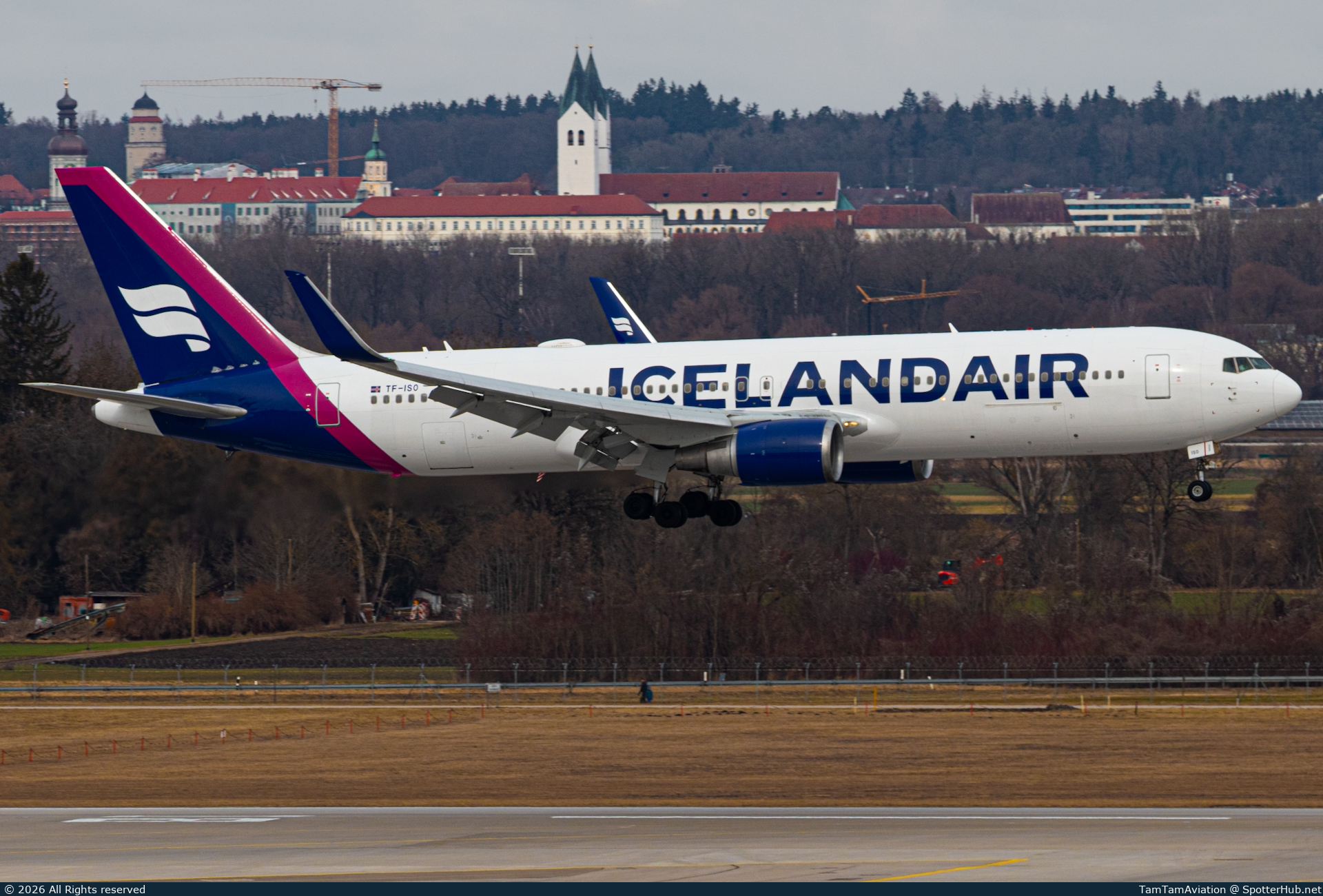 Photo of TF-ISO - Boeing 767-319(ER) operated by Icelandair