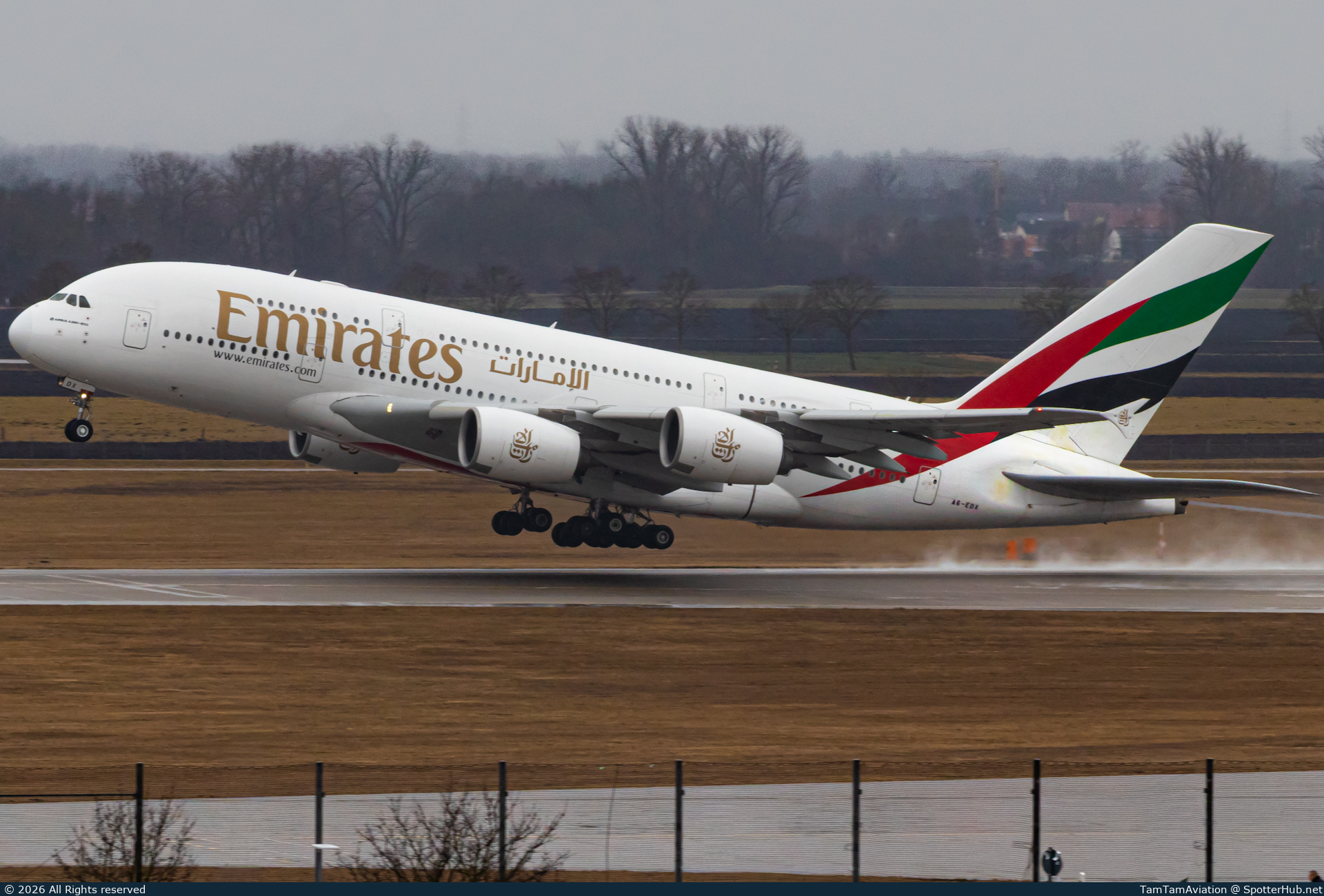 Photo of A6-EDX - Airbus A380-861 operated by Emirates