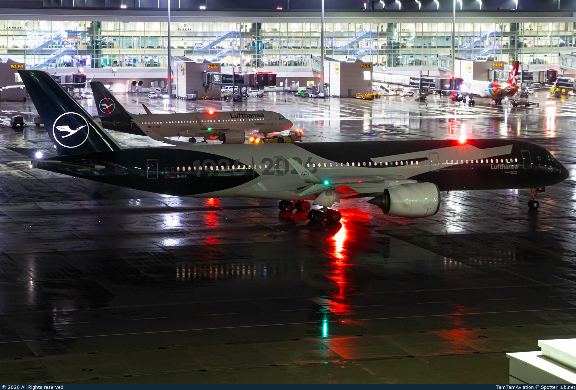 Photo of D-AIXL - Airbus A350-941 operated by Lufthansa