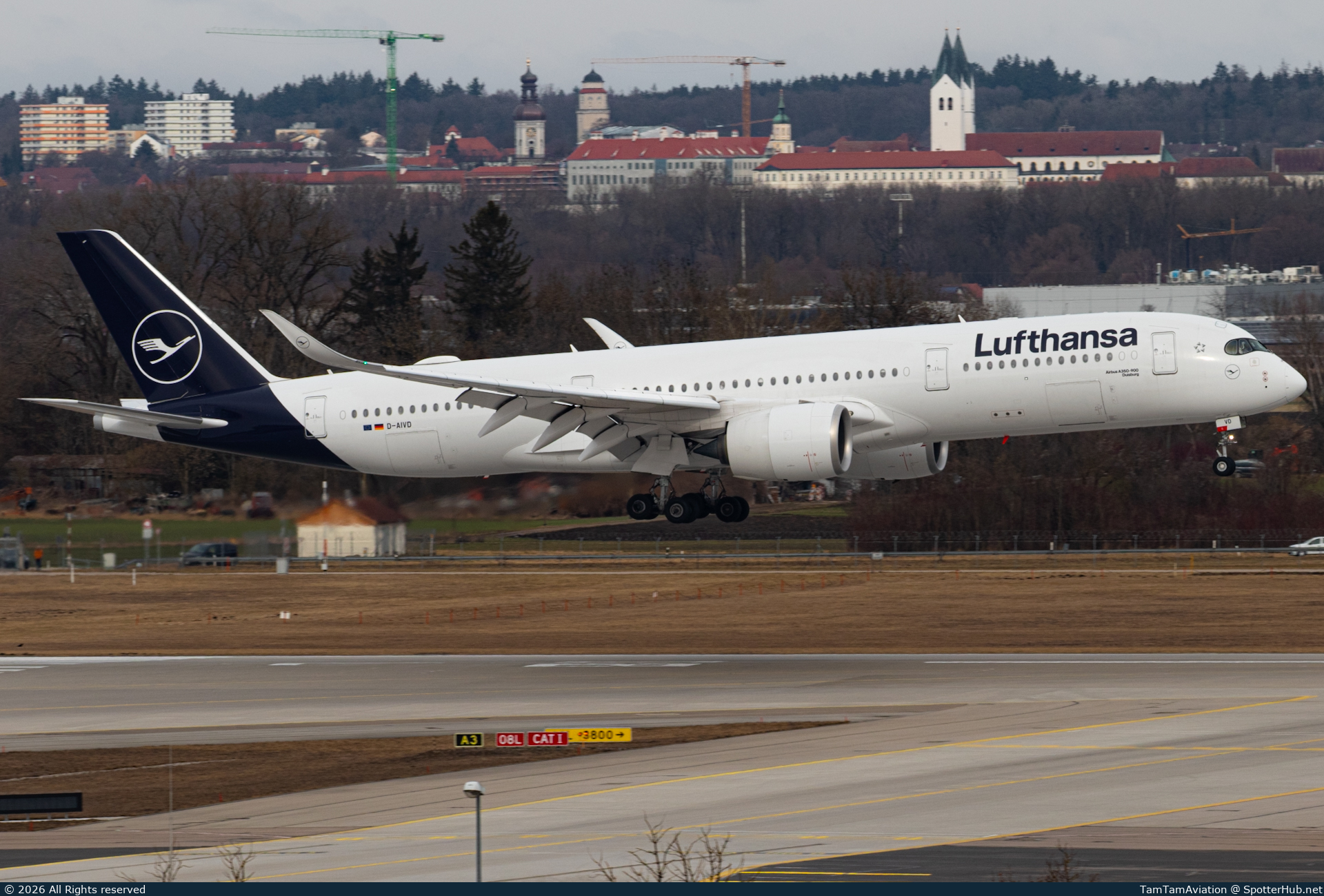Photo of D-AIVD - Airbus A350-941 operated by Lufthansa