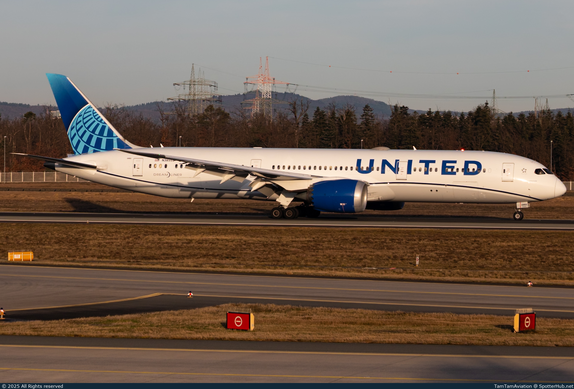 Photo of N38950 - Boeing 787-9 Dreamliner operated by United Airlines