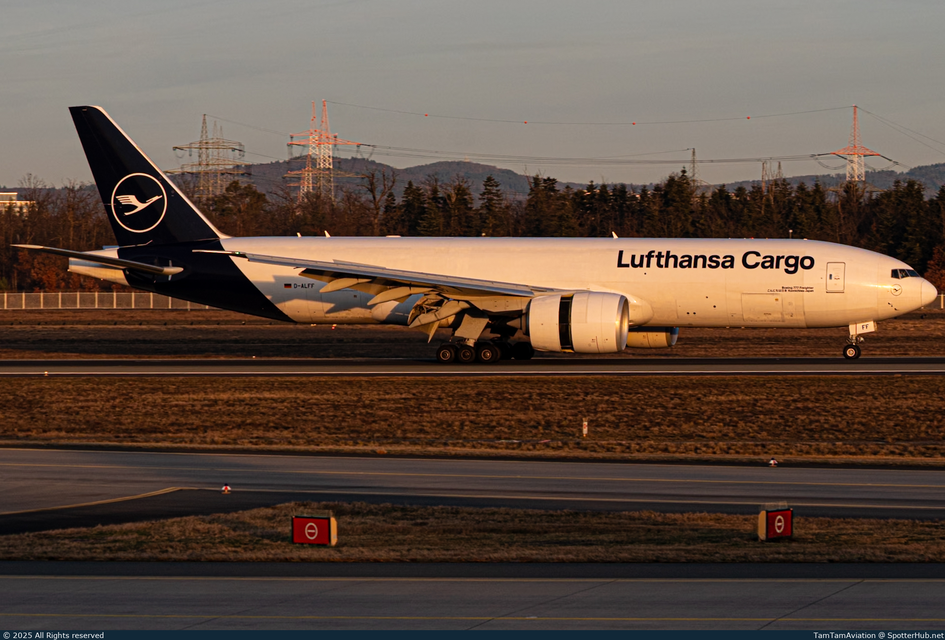 Photo of D-ALFF - Boeing 777-FBT operated by Lufthansa Cargo