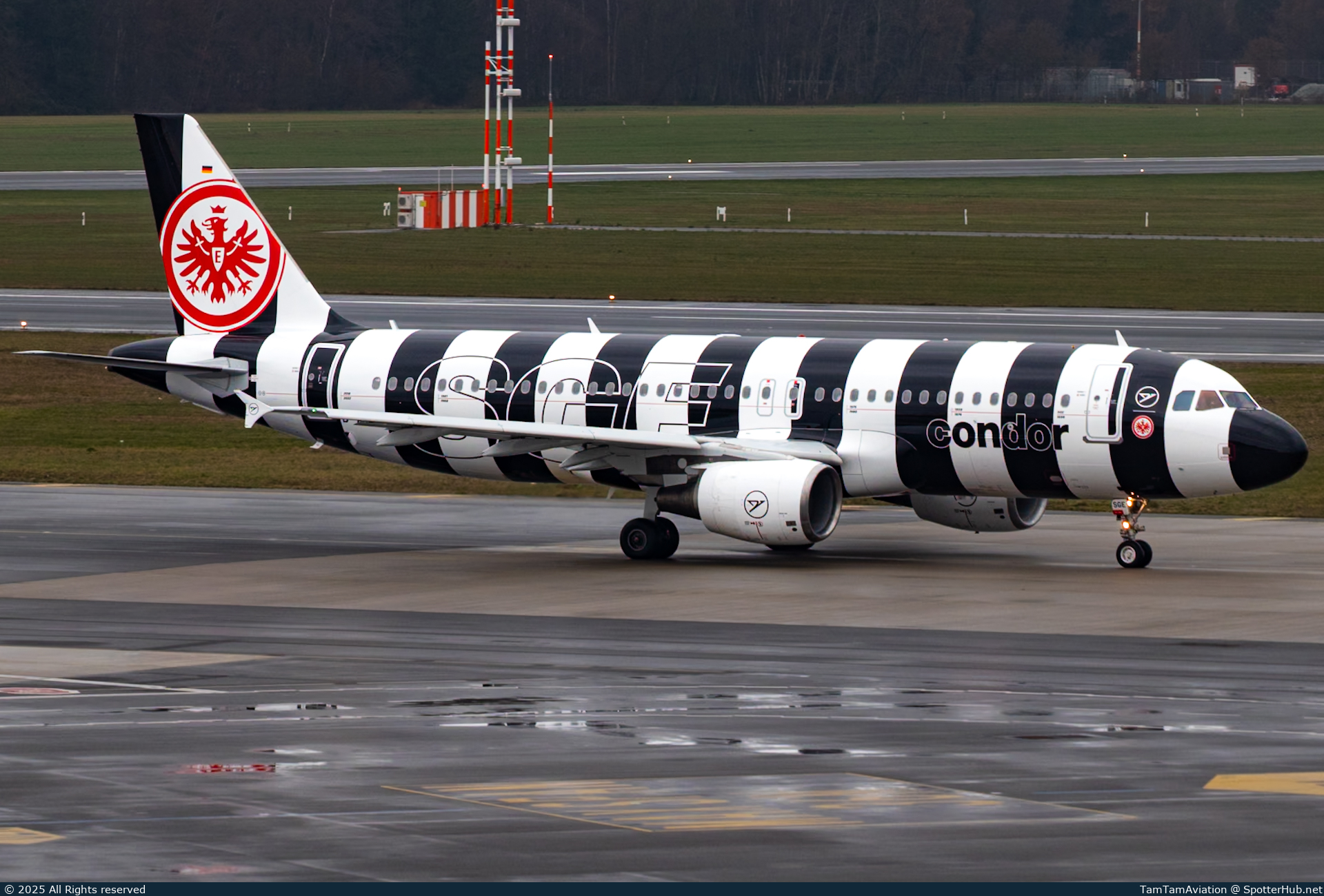 Photo of D-ASGE - Airbus A320-214 operated by Condor