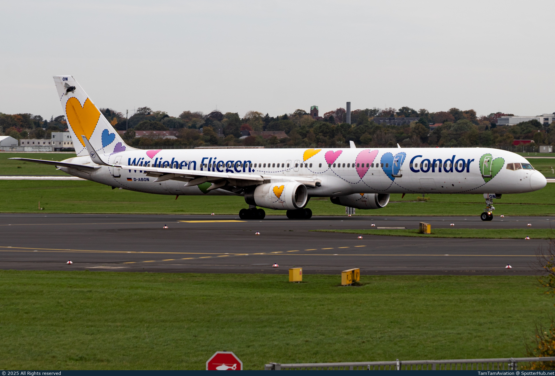 Photo of D-ABON - Boeing 757-330 operated by Condor