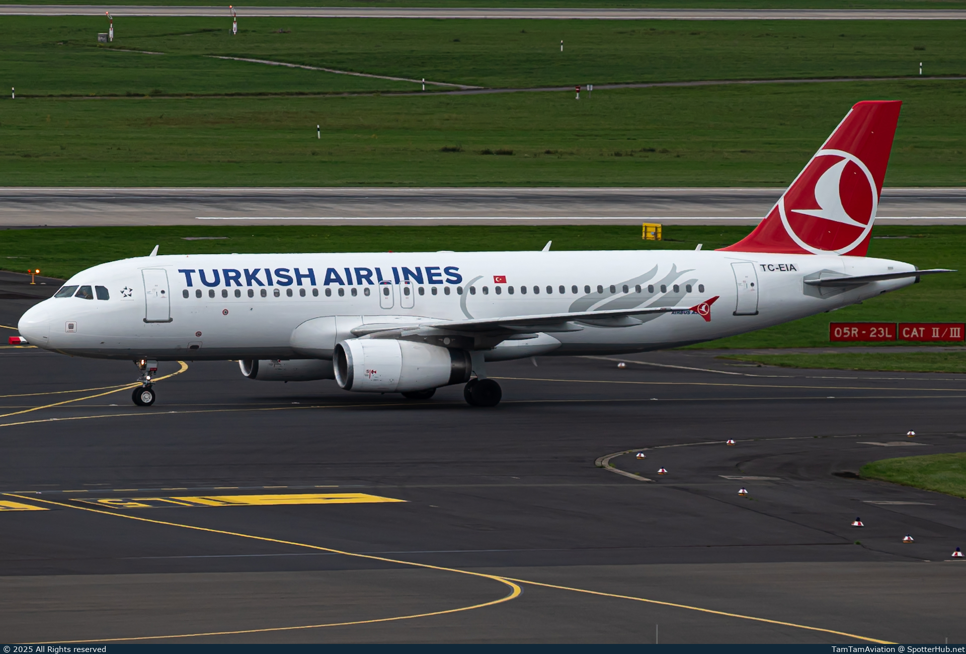 Photo of TC-EIA - Airbus A320-233 operated by Turkish Airlines