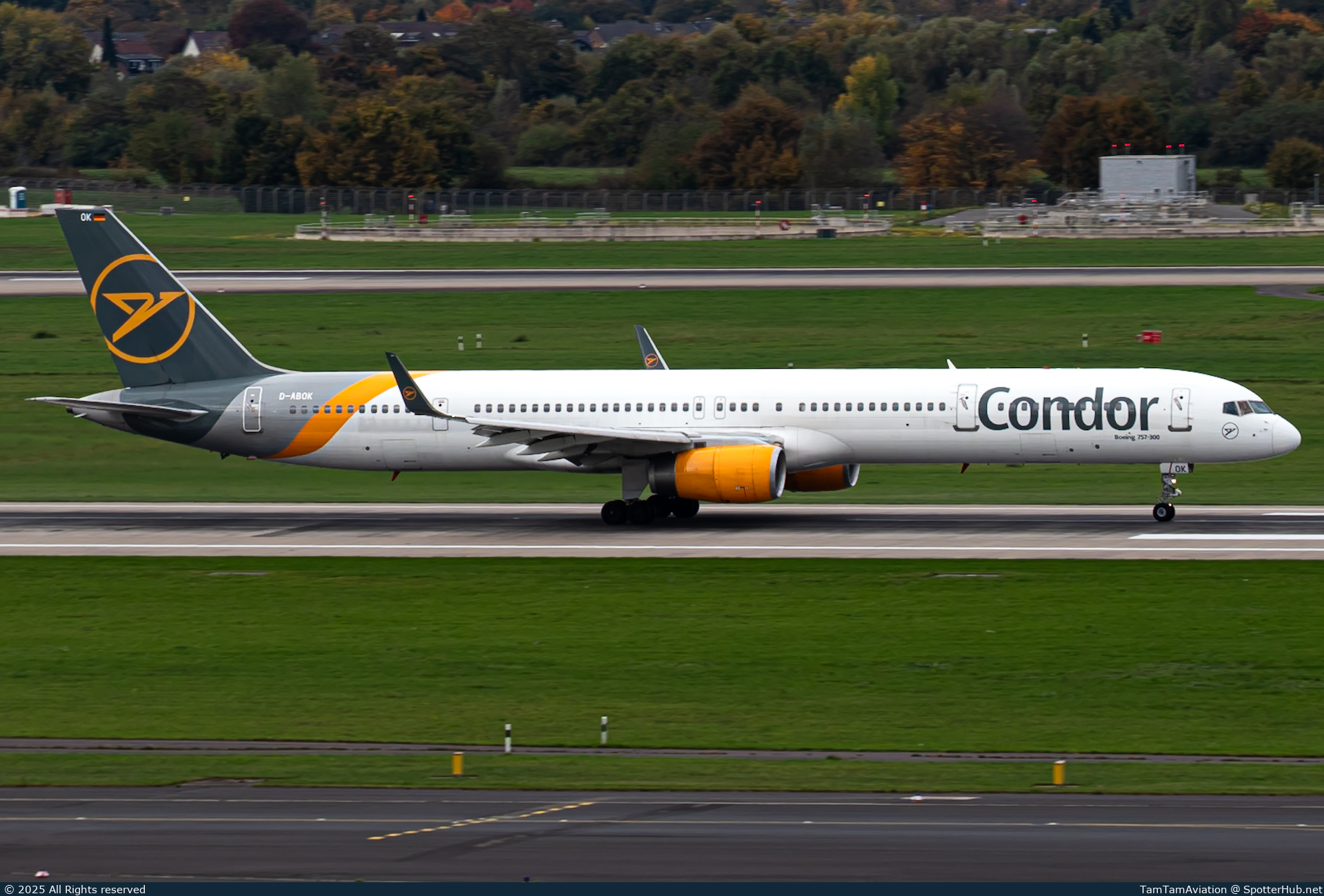 Photo of D-ABOK - Boeing 757-330 operated by Condor