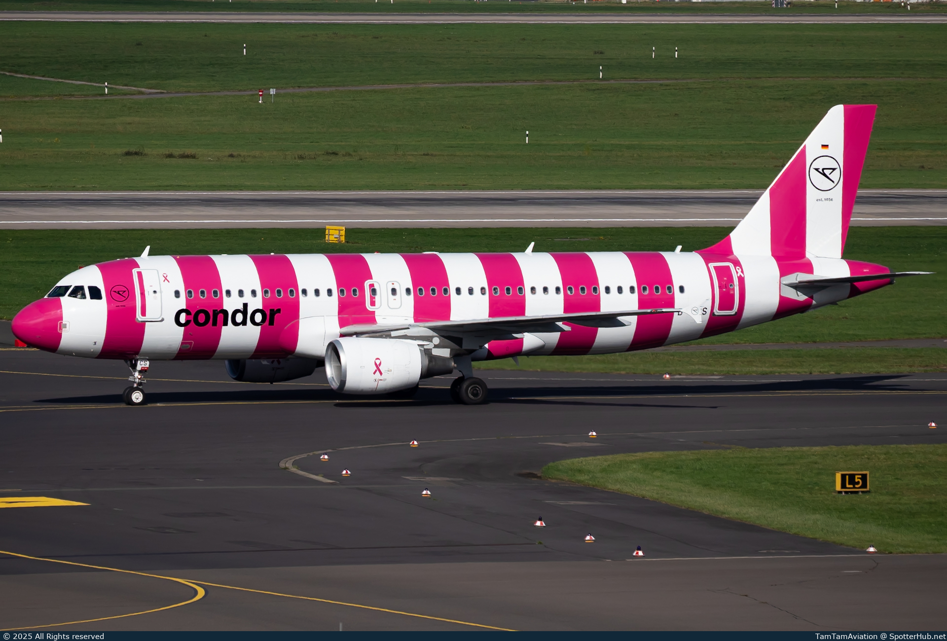 Photo of D-AICS - Airbus A320-214 operated by Condor
