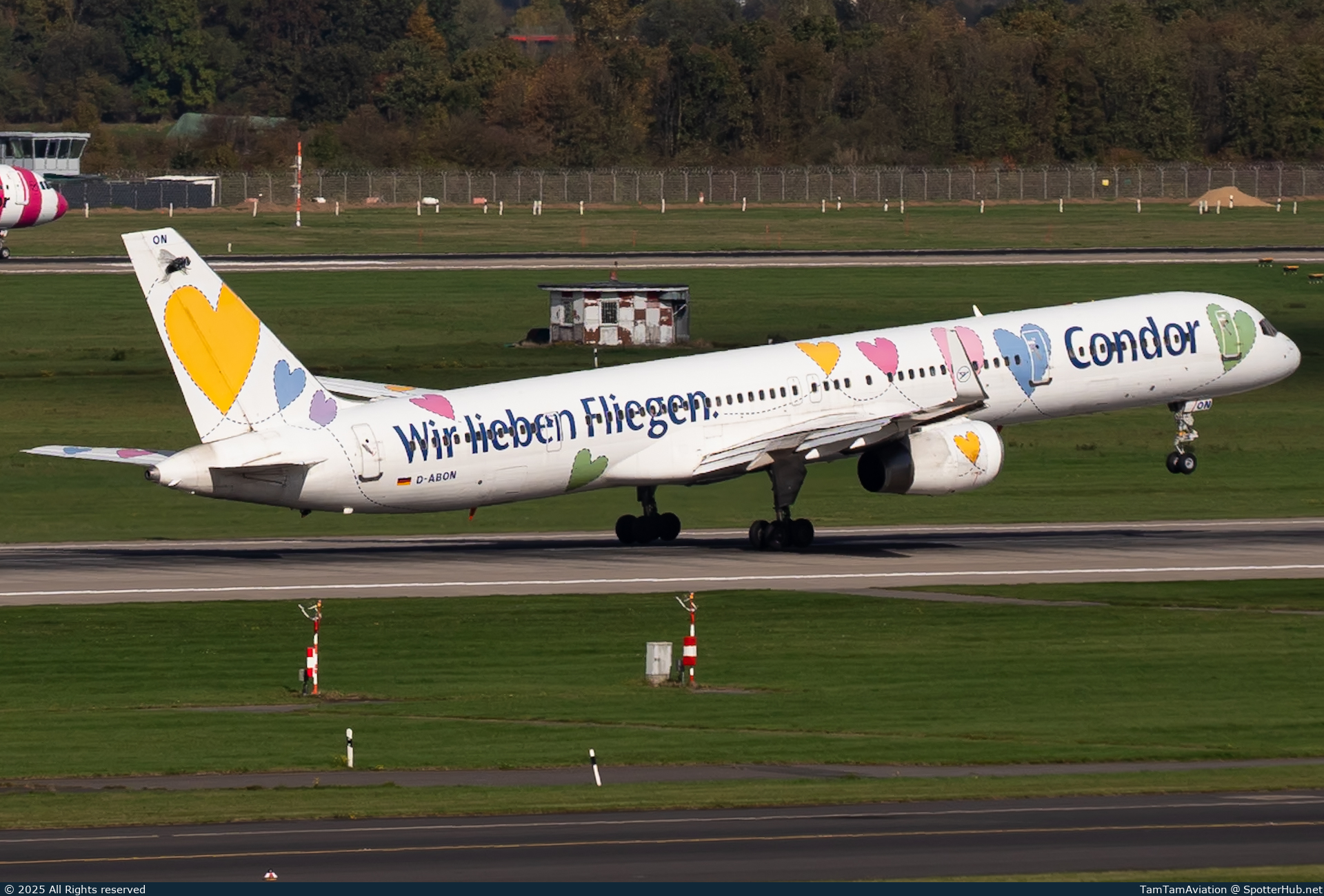 Photo of D-ABON - Boeing 757-330 operated by Condor