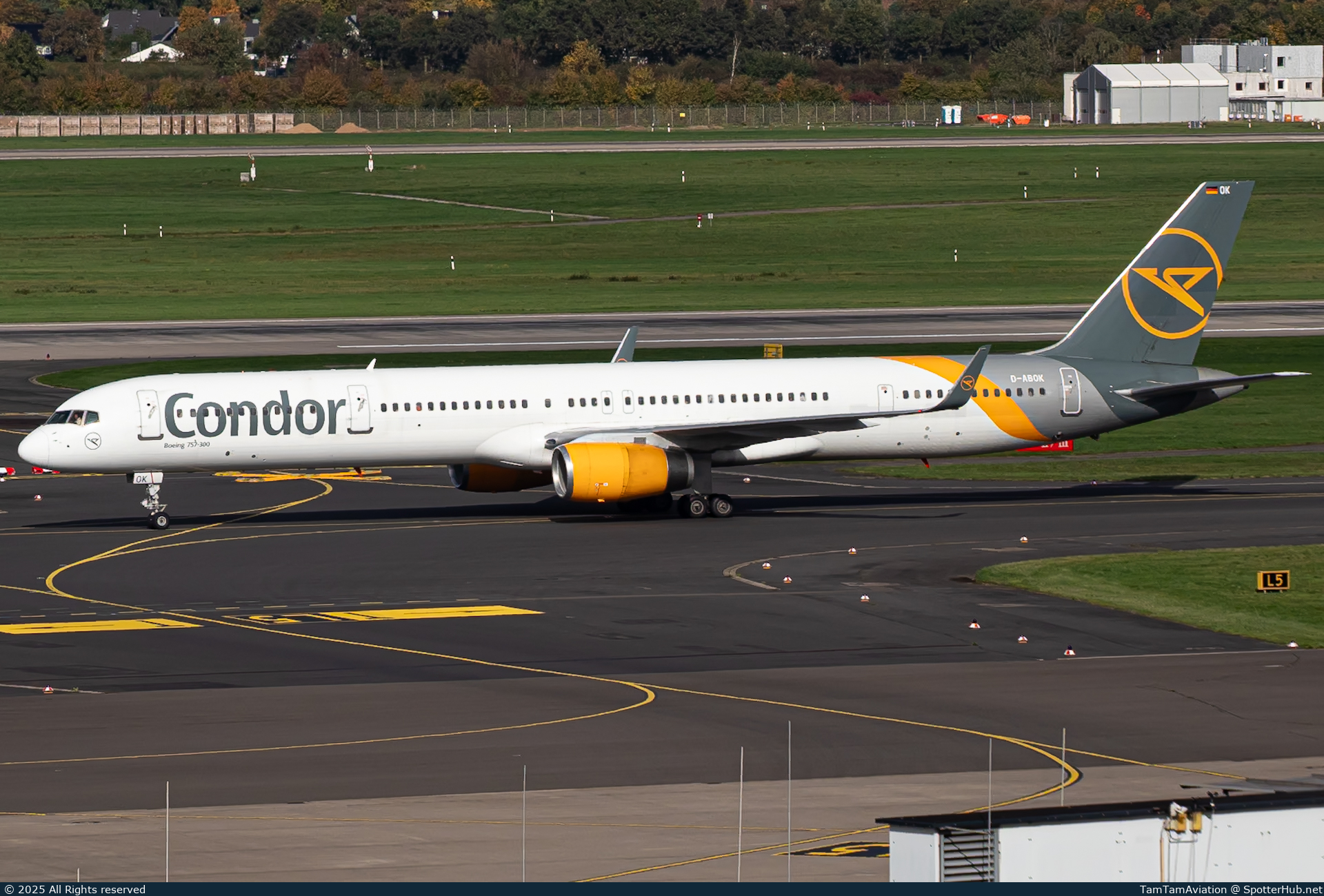 Photo of D-ABOK - Boeing 757-330 operated by Condor