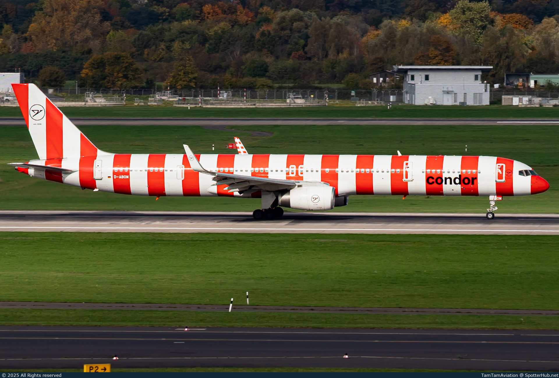 Photo of D-ABOM - Boeing 757-330 operated by Condor