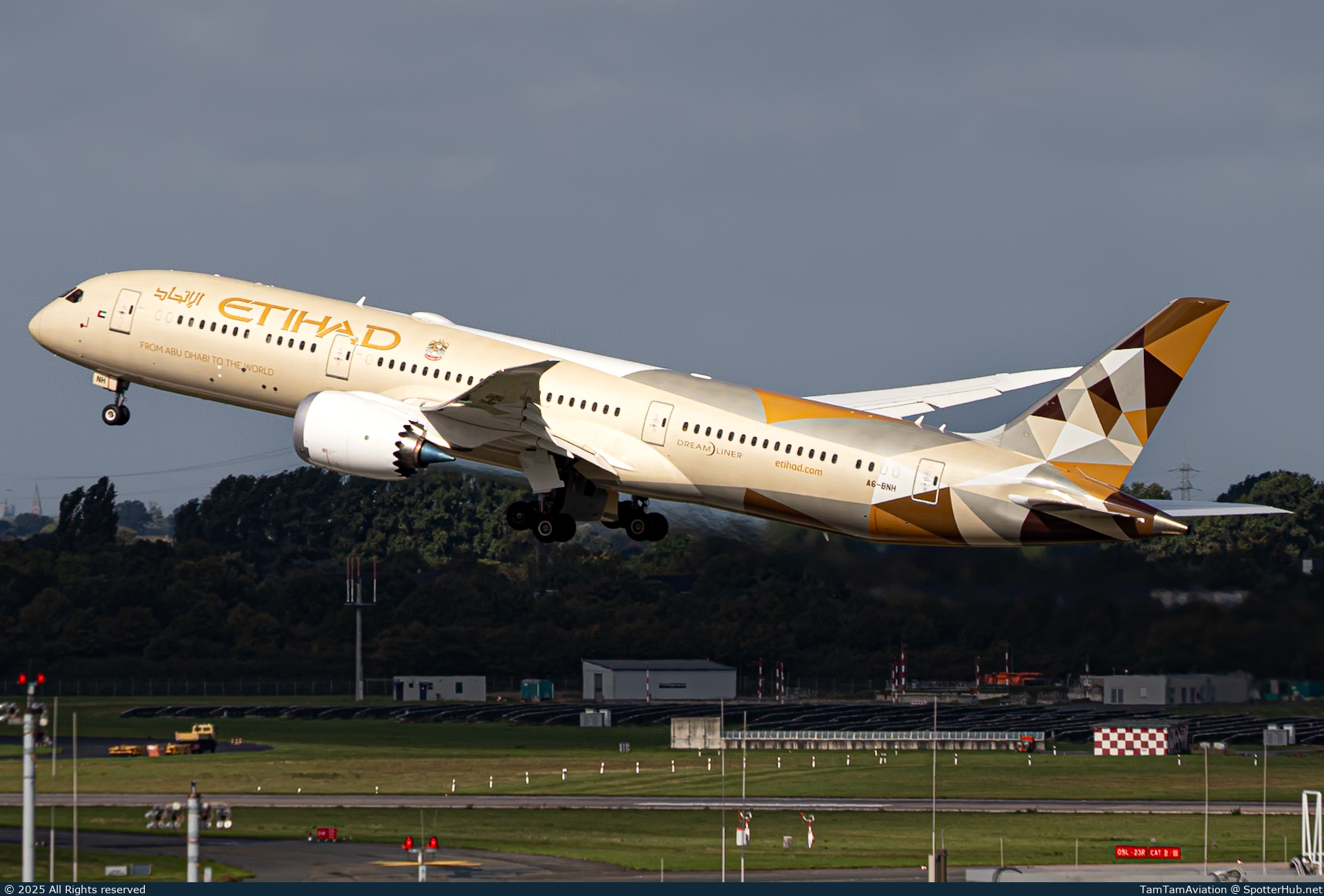 Photo of A6-BNH - Boeing 787-9 Dreamliner operated by Etihad Airways