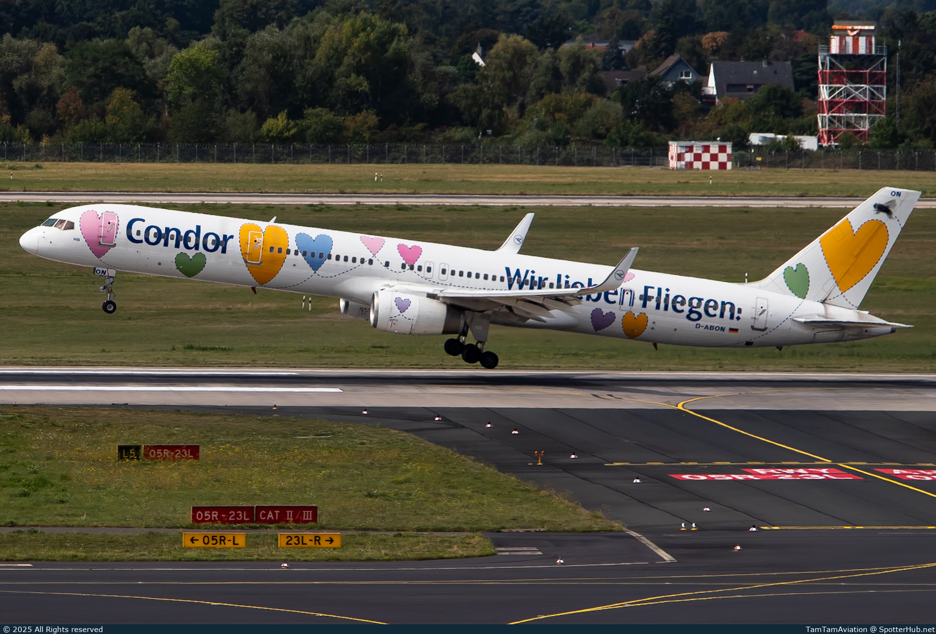 Photo of D-ABON - Boeing 757-330 operated by Condor