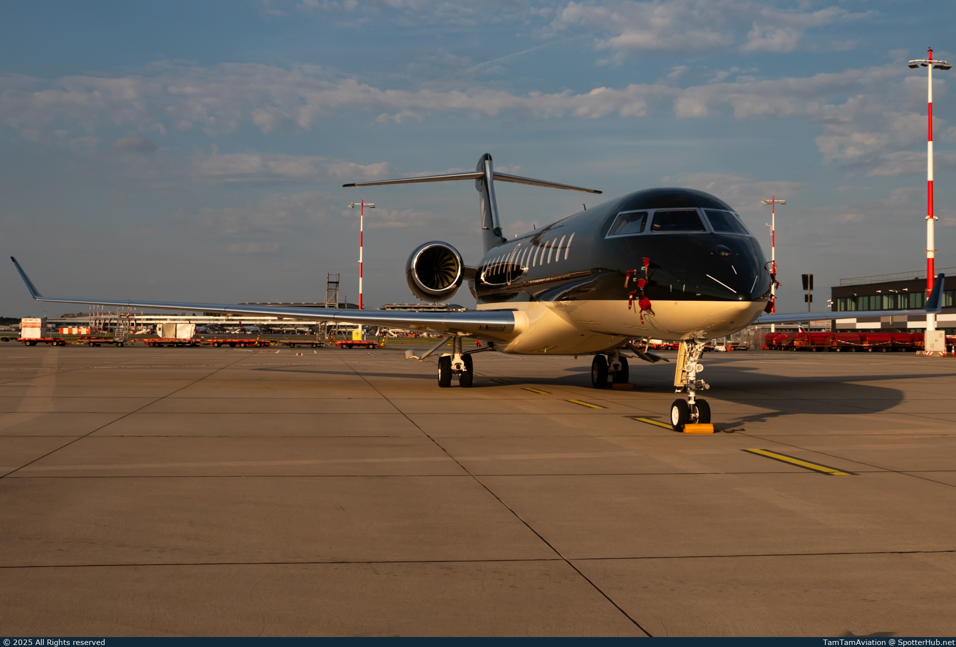 Photo of N555MZ - Bombardier Global 7500 operated by Phenix Jet