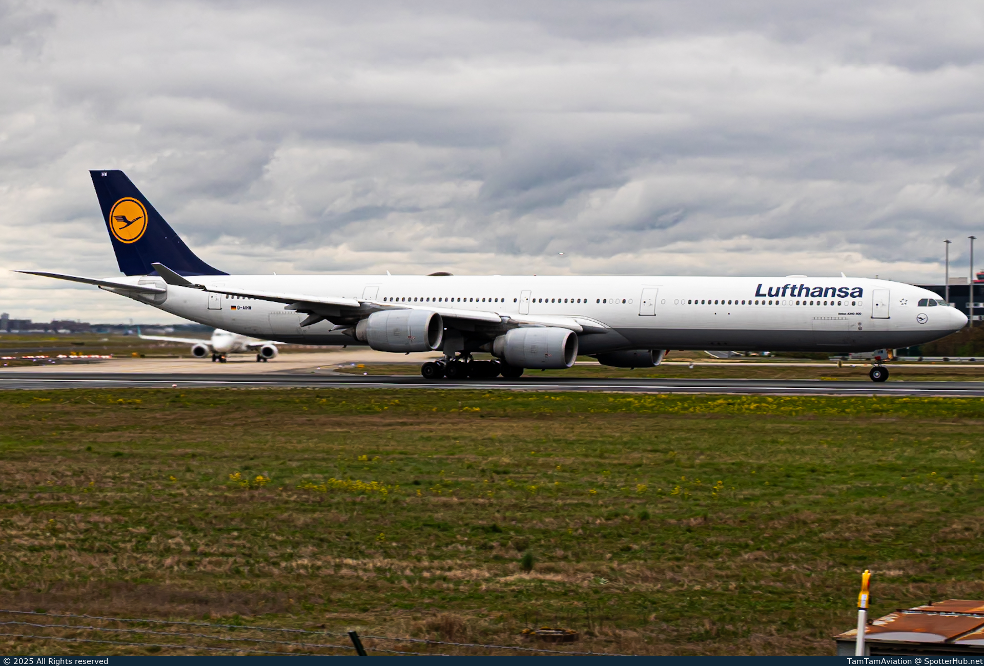 Photo of D-AIHW - Airbus A340-642 operated by Lufthansa