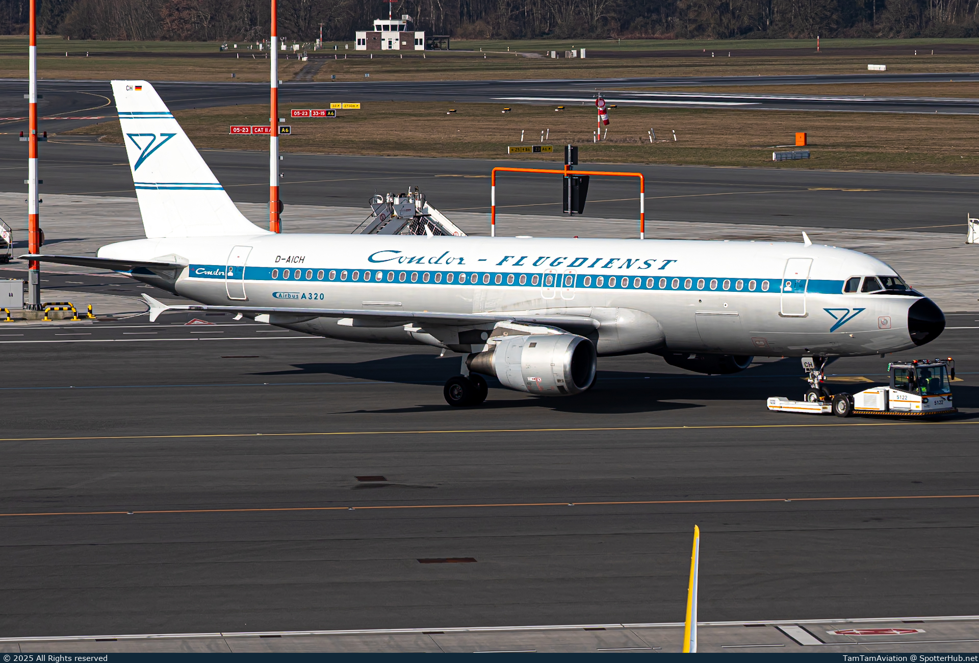 Photo of D-AICH - Airbus A320-212 operated by Condor